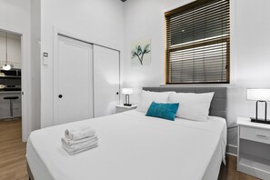 Room - Modern 2BD, Relaxing, Free Parking, In the Heart of DT Baltimore (Baltimore)