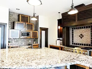 Mikrowelle, Ofen, Herdplatte, Geschirrspüler