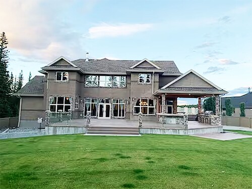 Gateway for Jasper Vacations in a Luxury Royal Mansion at Hinton