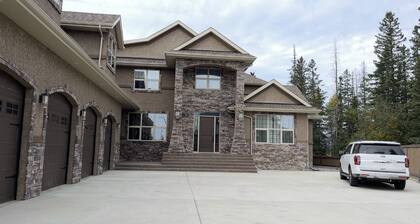 Gateway for Jasper Vacations in a Luxury Royal Mansion at Hinton