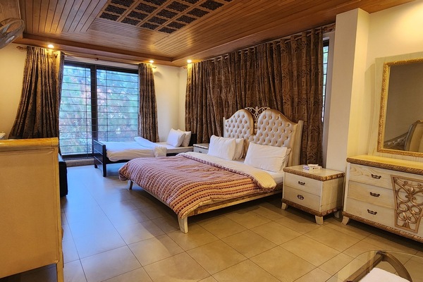 Maharani Suite with Dressing table