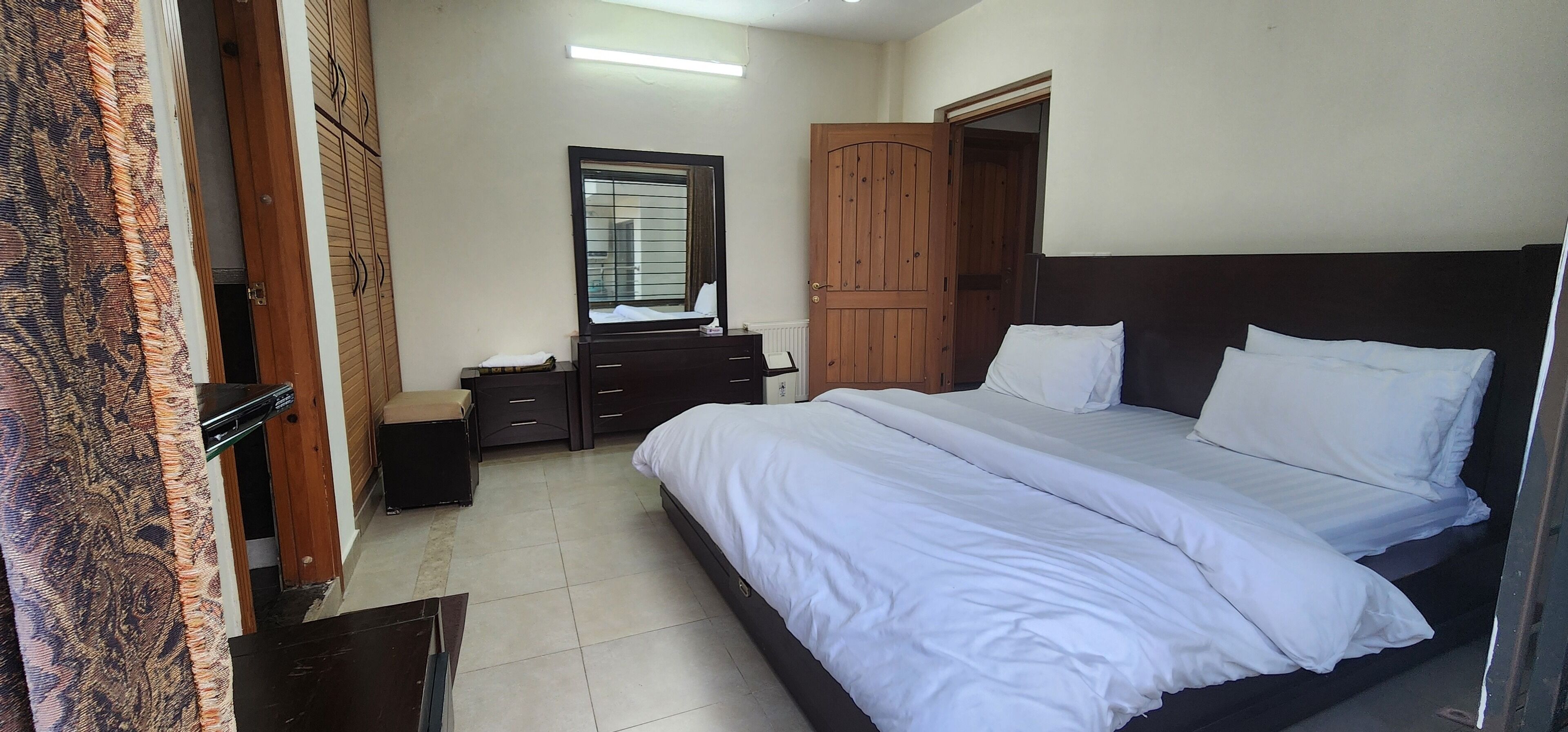 6 dormitorios, tabla de planchar con plancha, wifi gratis y ropa de cama