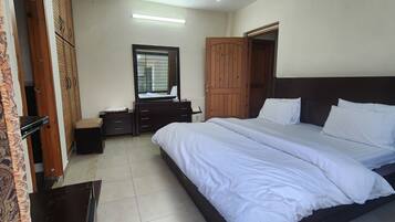 6 dormitorios, tabla de planchar con plancha, wifi gratis y ropa de cama