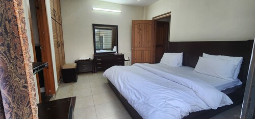 Haven Lodge, Luxiourous 6 BR Holiday home in Bhurban, Murree