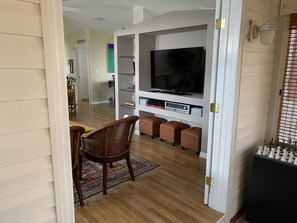 Interior - Close to beaches, restaurants and museums. Well appointed home. December/March (Palmetto)