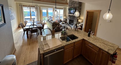 Appalachian Hideaway - Perfect Views - Hatley Pointe less than 5 minutes away