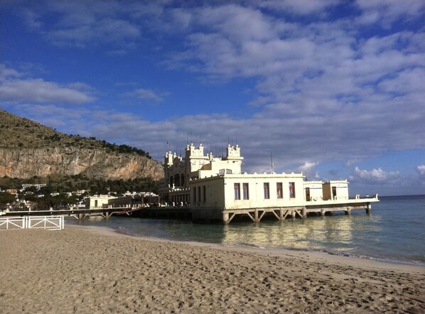 Nära stranden och strandhanddukar