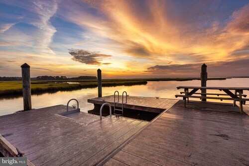 Large Beach House in Luxury Bayside Community; Pools, Clubhouse, Tennis, Piers