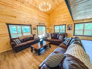 Smart-TV, peis, fotballspill og stereoanlegg