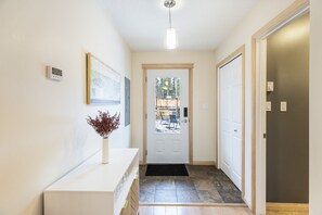 Interior - Mountain Haus w/ HOT TUB & large backyard w/firepit. Only 7 mins to downtown (Whitehorse)