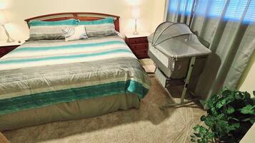 3 bedrooms, desk, iron/ironing board, free WiFi