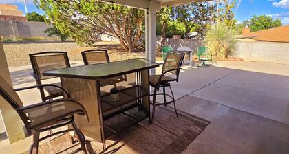 Balloon Haven, King Bed, Cozy Fireplace, Office, Foosball, Crib 3br 2ba