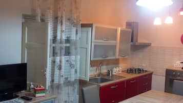 Kühlschrank, Ofen, Herdplatte, Geschirrspüler