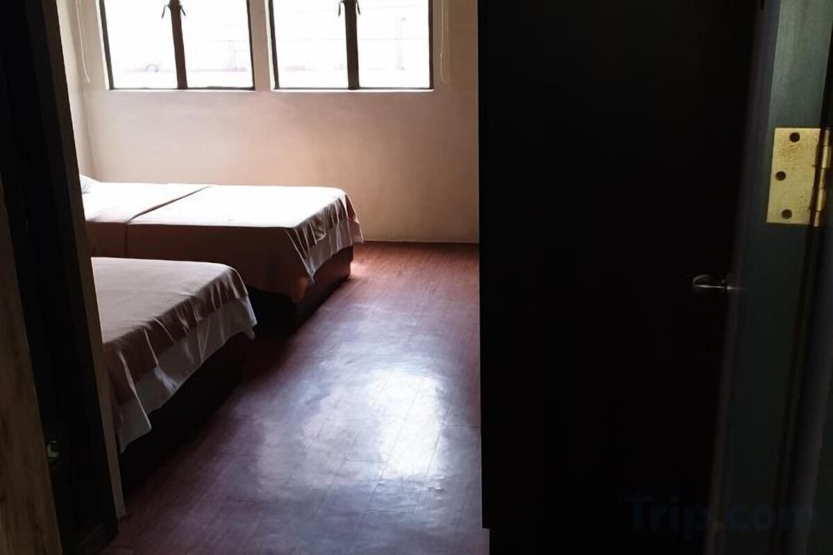 WiFi (free), bed sheets