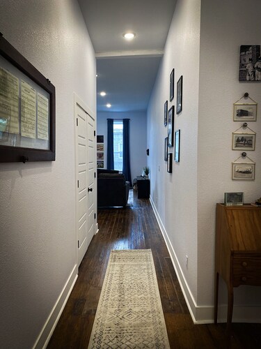 Zurcher on Main, Historic Apartment near Walt Disney Museum, Marceline MO