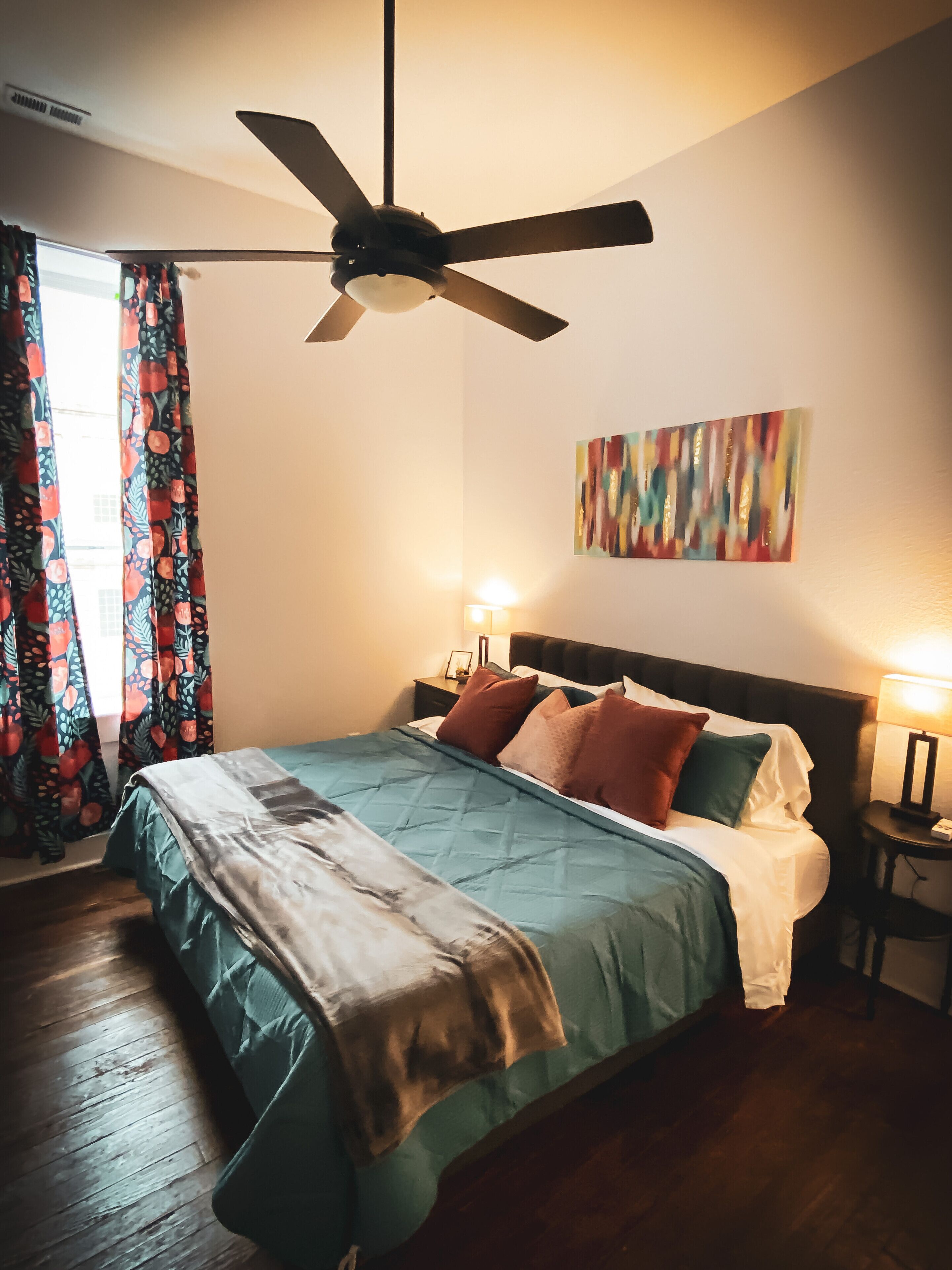 2 chambres, fer et planche à repasser, Wi-Fi, draps fournis