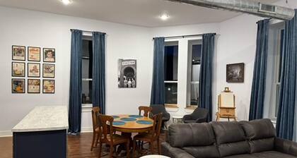 Zurcher on Main, Historic Apartment near Walt Disney Museum, Marceline MO