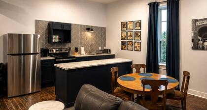 Zurcher on Main, Historic Apartment near Walt Disney Museum, Marceline MO