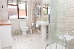 5 habitaciones y escritorio 