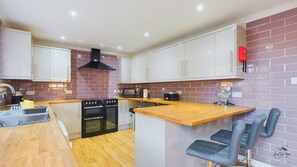 5 habitaciones y escritorio 