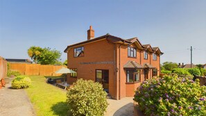 Hus | 5 sovrum och skrivbord