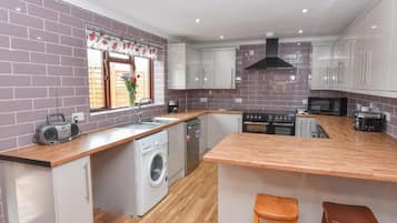 Casa | 5 camere, una scrivania