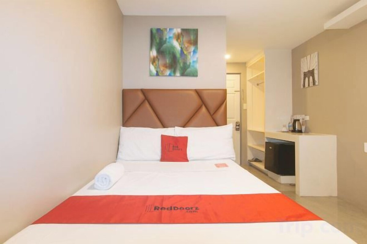 WiFi (free), bed sheets