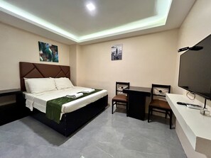 Family Studio Suite | Free WiFi, bed sheets - OYO 1021 Seventy Five Inn (Parañaque)