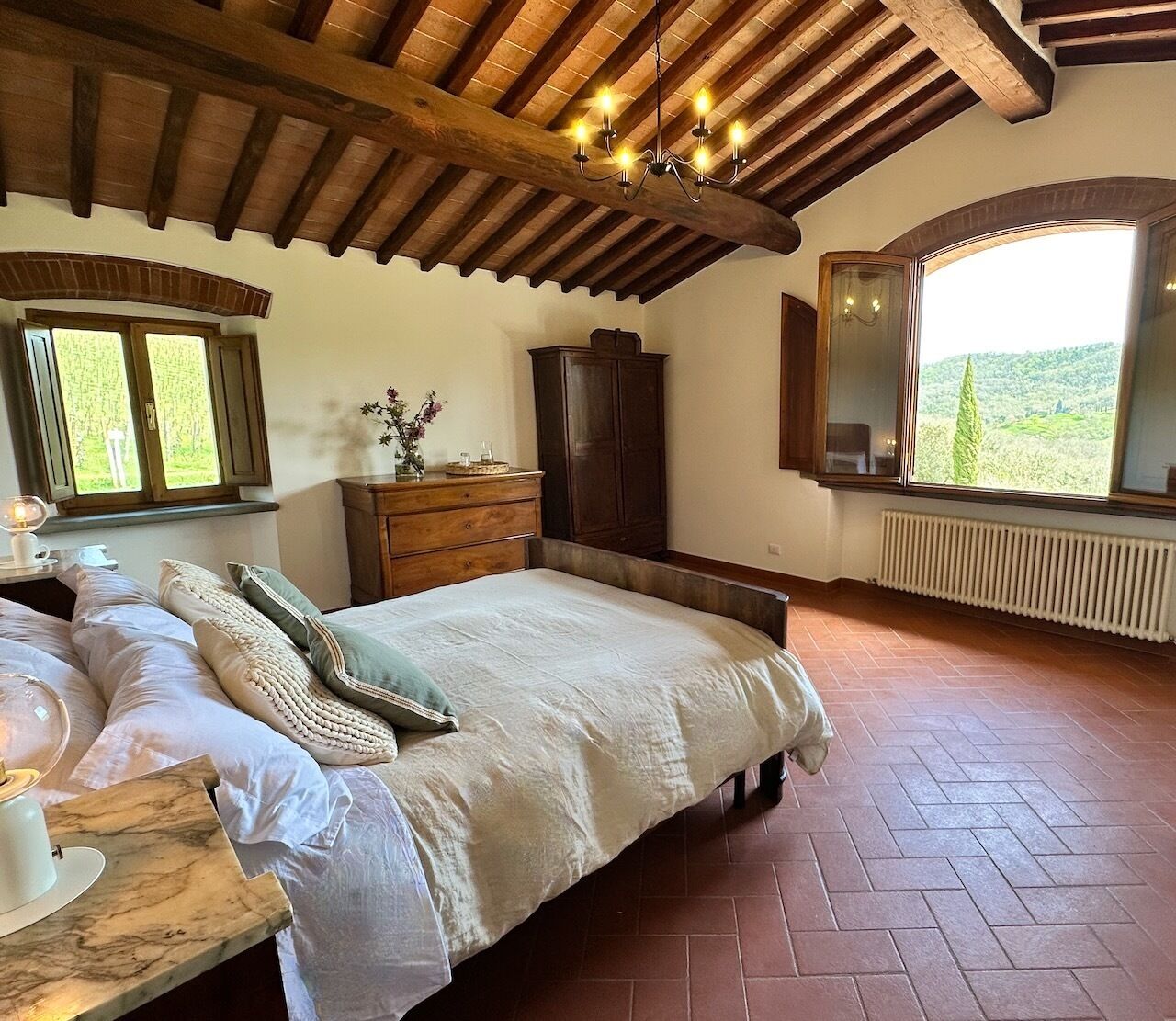 3 عدّة غرف نوم ومكواة/لوح كي وواي فاي مجانًا وملاءات أسرّة