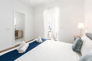 3 bedrooms, iron/ironing board, travel cot, Internet