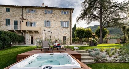 For those who want to relax surrounded by the magic of the Tuscan countryside