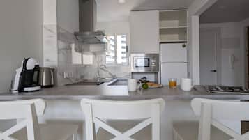 Microwave, oven, stovetop, coffee/tea maker