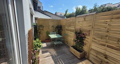 Jolie Maisonnette Avec Terrasse - Centre, Calme, Charme