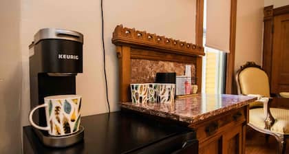 Stunning suite in amazing National Landmark property. Blocks from downtown.