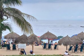 Apartamento econômico, 2 quartos, cozinha, vista para a praia | Terraço/pátio