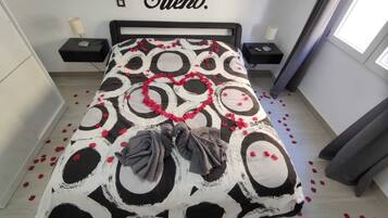 2 bedrooms, travel crib, WiFi, bed sheets