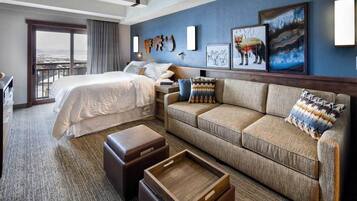 2 bedrooms, desk, iron/ironing board, travel crib