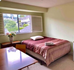 1 dormitorio, escritorio, wifi gratis y ropa de cama