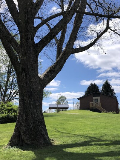 Relaxing 7- bedroom Retreat Center at Englishton Park.  250 acres, hiking trails