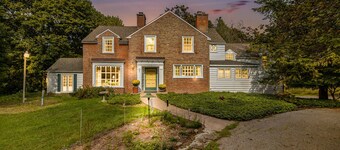 Lake Bluffs Farmhouse