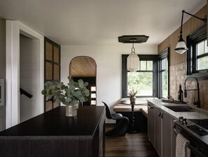 Fridge, microwave, oven, stovetop - Hood Canal Beach Retreat (Belfair)