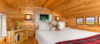 The Cabin - Custom Tiny Home w/ Log Cabin Vibe