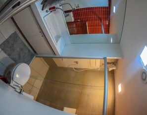 Secador de pelo, toallas