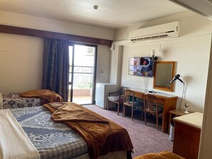 Habitació clàssica, diversos dormitoris, no fumadors, vistes al riu | 1 dormitori, llençols de cotó egipci i roba de llit d'alta qualitat