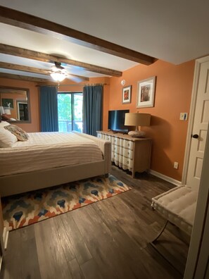 2 slaapkamers, een strijkplank/strijkijzer, reisbedje, gratis wifi