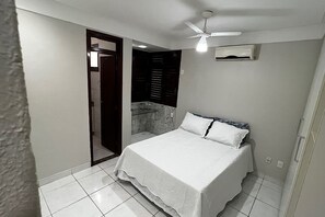 3 Schlafzimmer, Schreibtisch, Bügeleisen/Bügelbrett, Reisekinderbett