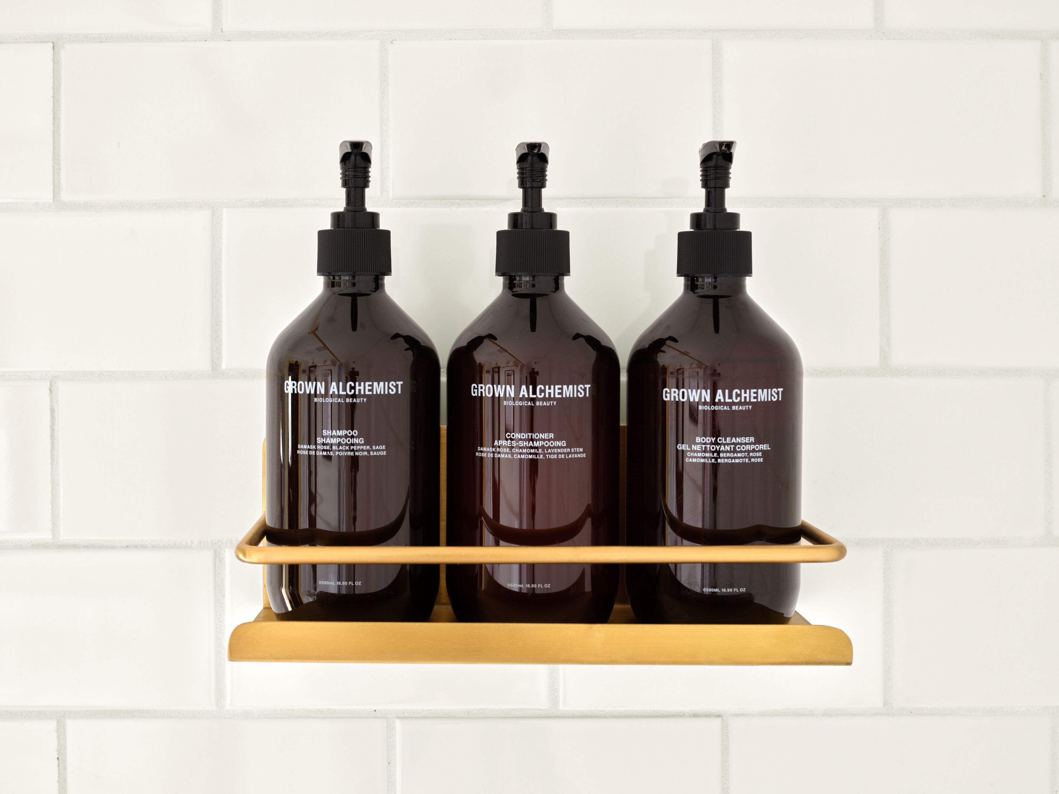 吹风机、毛巾、肥皂、洗发水