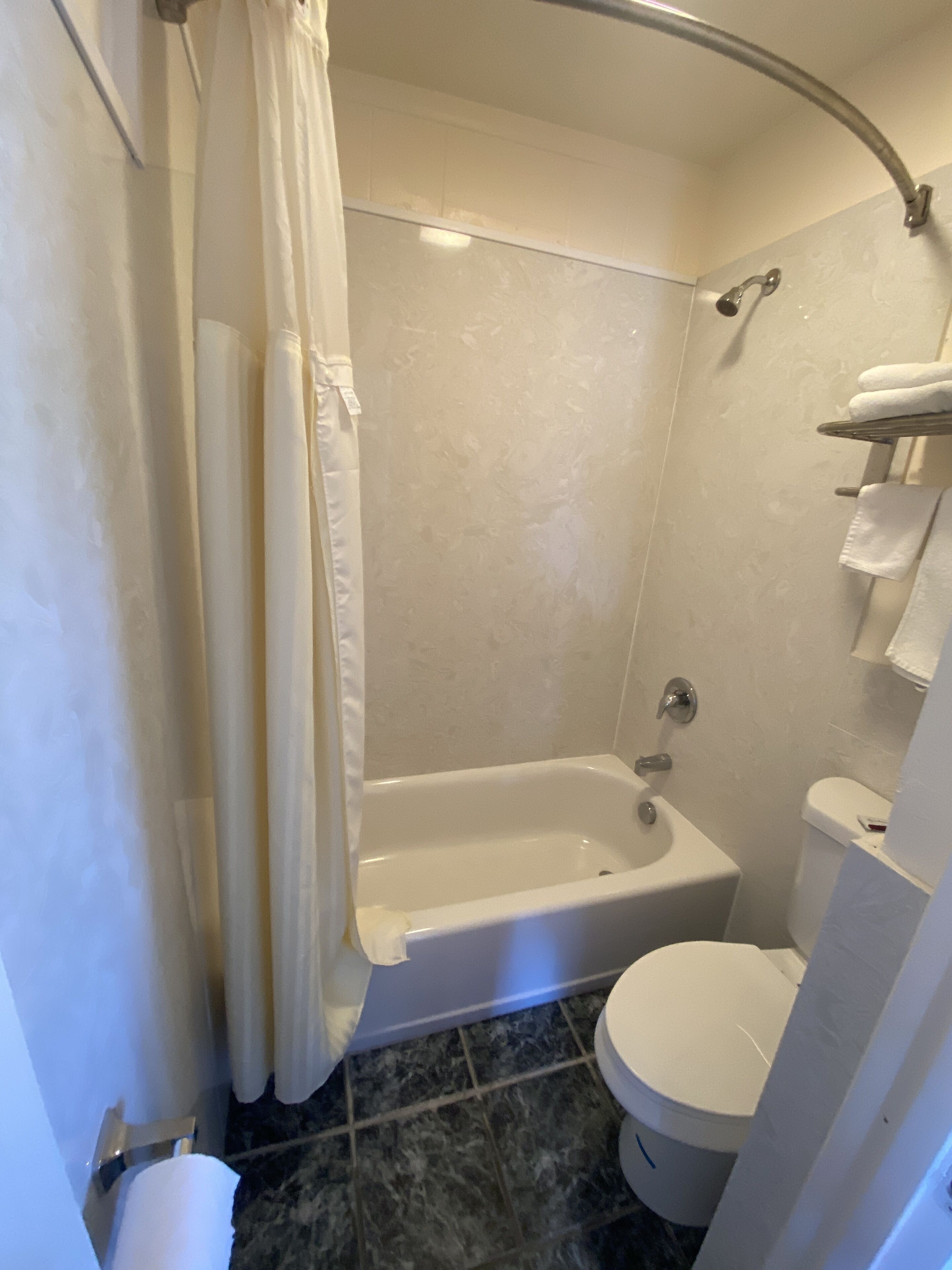 Basic Single Room | Bathroom