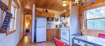 Ridgetop Retreat with Mountain View & Hot Tub! Unit 3 BrysonCity! GSMR!
