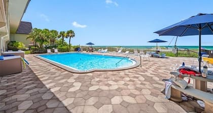 DIRECT Gulf Front! NOT Overlooking Pool! Expansive Views of Gulf North & South.